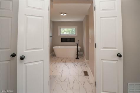 2888 Saint Albans Circle NW North Canton OH 44720