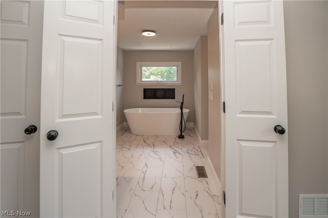 2888 Saint Albans Circle NW North Canton OH 44720