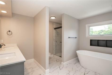 2888 Saint Albans Circle NW North Canton OH 44720