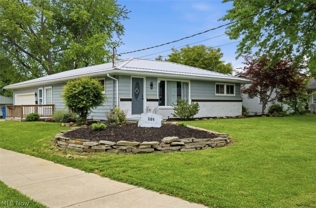 1104 Gary Avenue Girard OH 44420