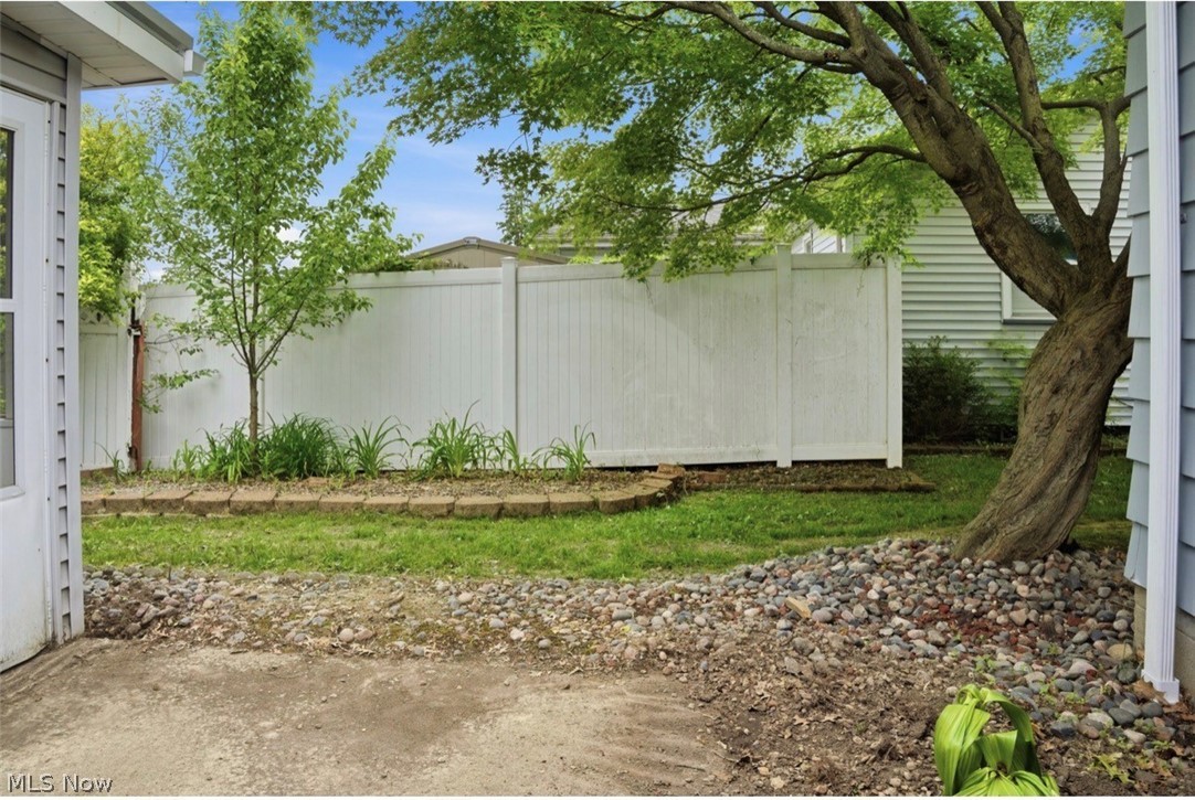 1104 Gary Avenue Girard OH 44420
