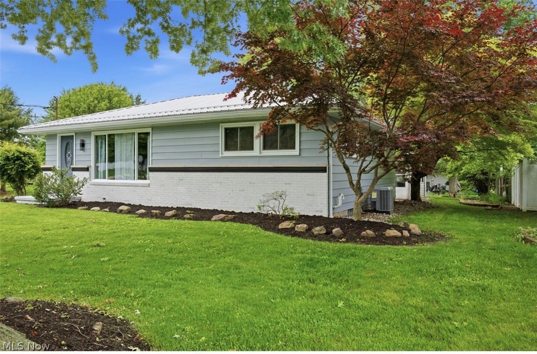 1104 Gary Avenue Girard OH 44420