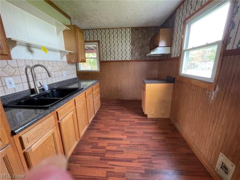 1933 Bollinger Avenue NE Canton OH 44705