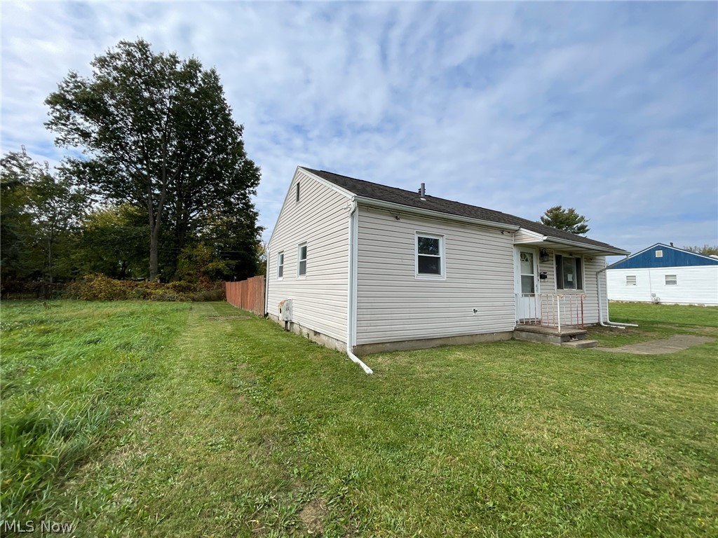 1933 Bollinger Avenue NE Canton OH 44705