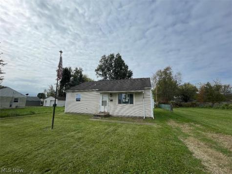 1933 Bollinger Avenue NE Canton OH 44705