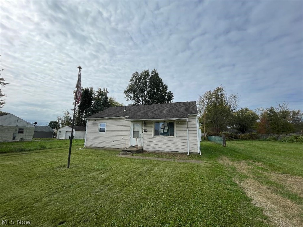 1933 Bollinger Avenue NE Canton OH 44705