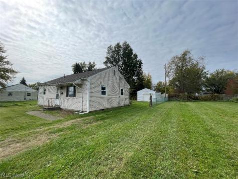 1933 Bollinger Avenue NE Canton OH 44705