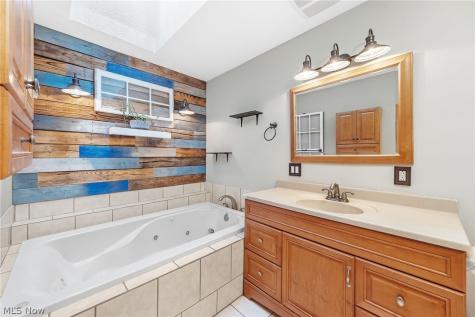 3290 Sweitzer Street NW Uniontown OH 44685