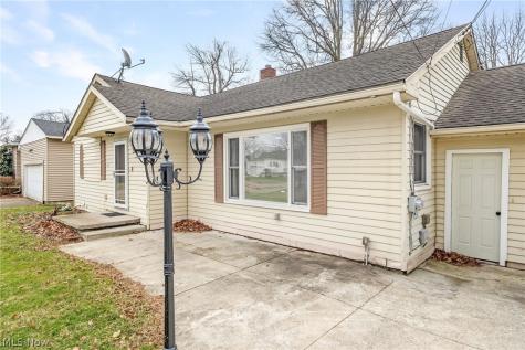 3290 Sweitzer Street NW Uniontown OH 44685