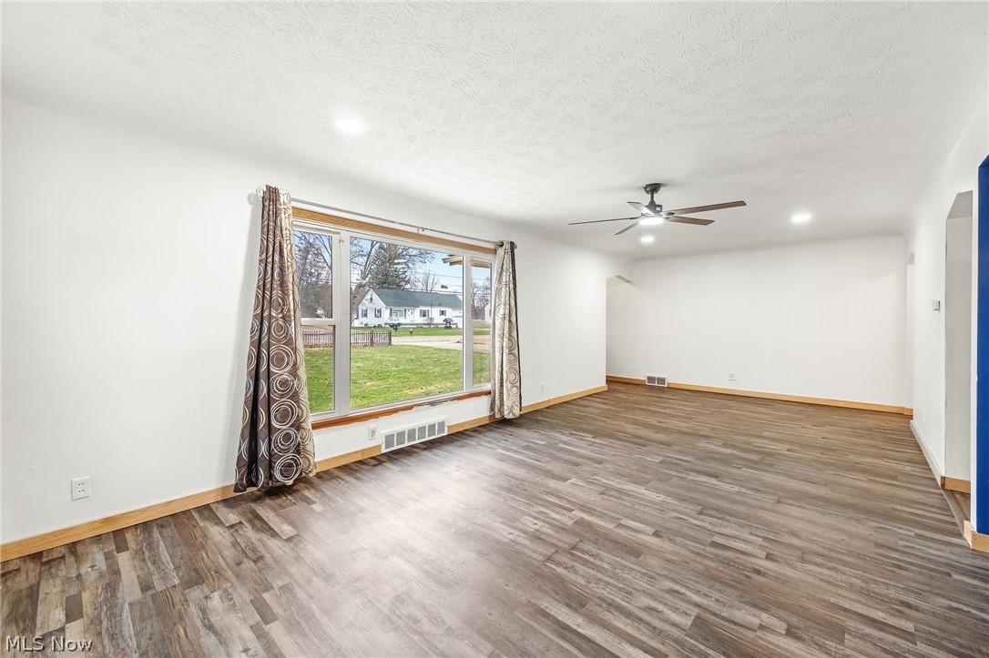 3290 Sweitzer Street NW Uniontown OH 44685