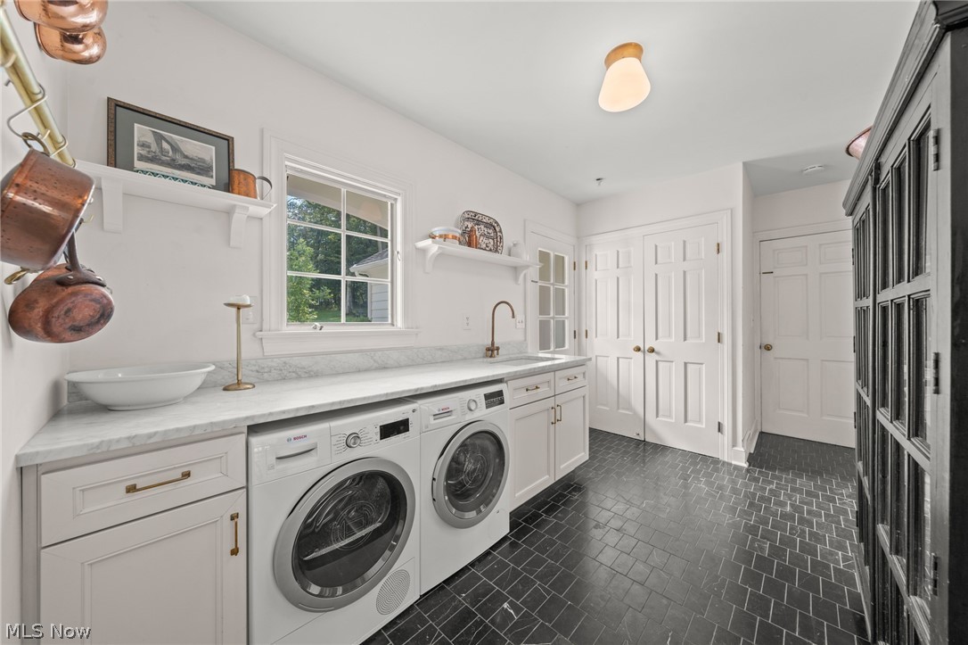 1249 W Hill Drive Gates Mills OH 44040