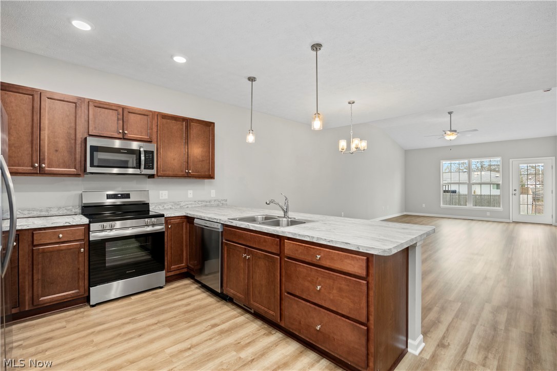 556 Eldemire Lane Elyria OH 44035