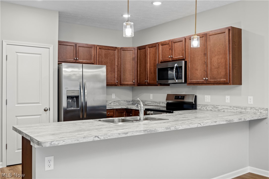 556 Eldemire Lane Elyria OH 44035