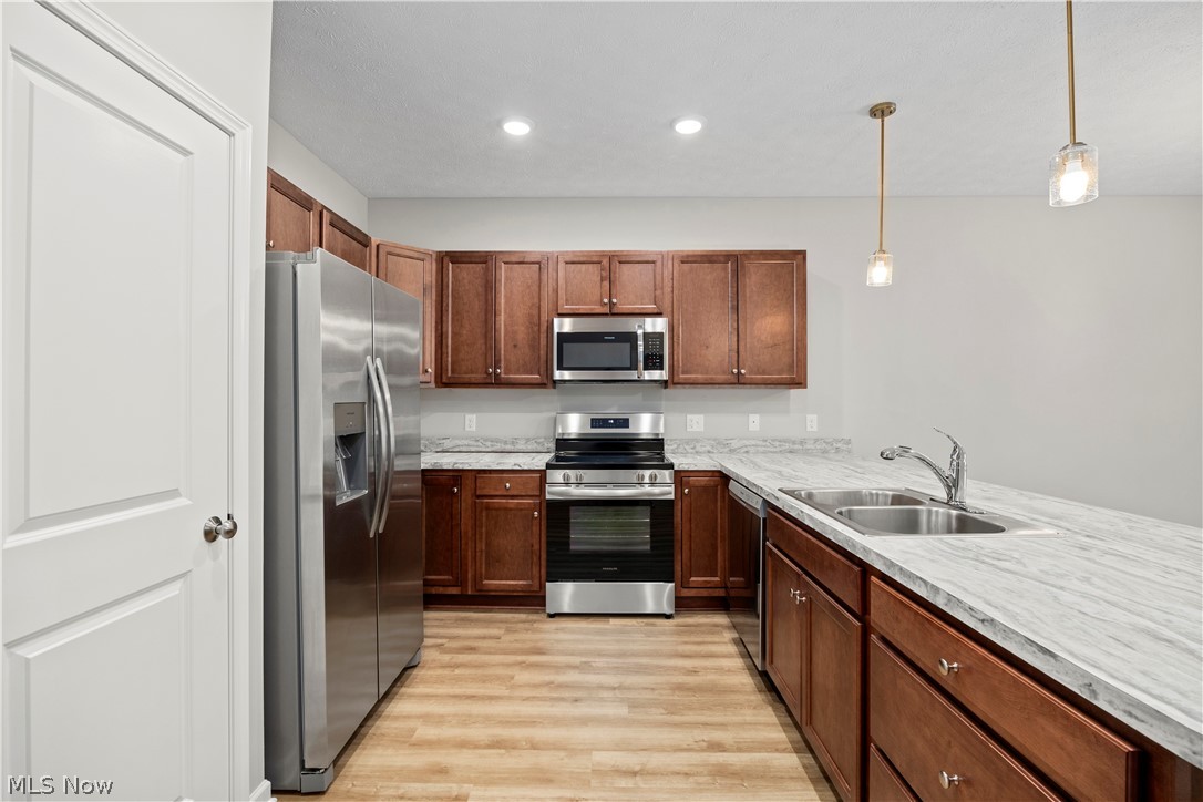 556 Eldemire Lane Elyria OH 44035