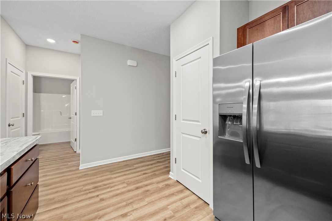 556 Eldemire Lane Elyria OH 44035