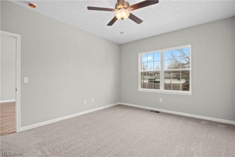 556 Eldemire Lane Elyria OH 44035