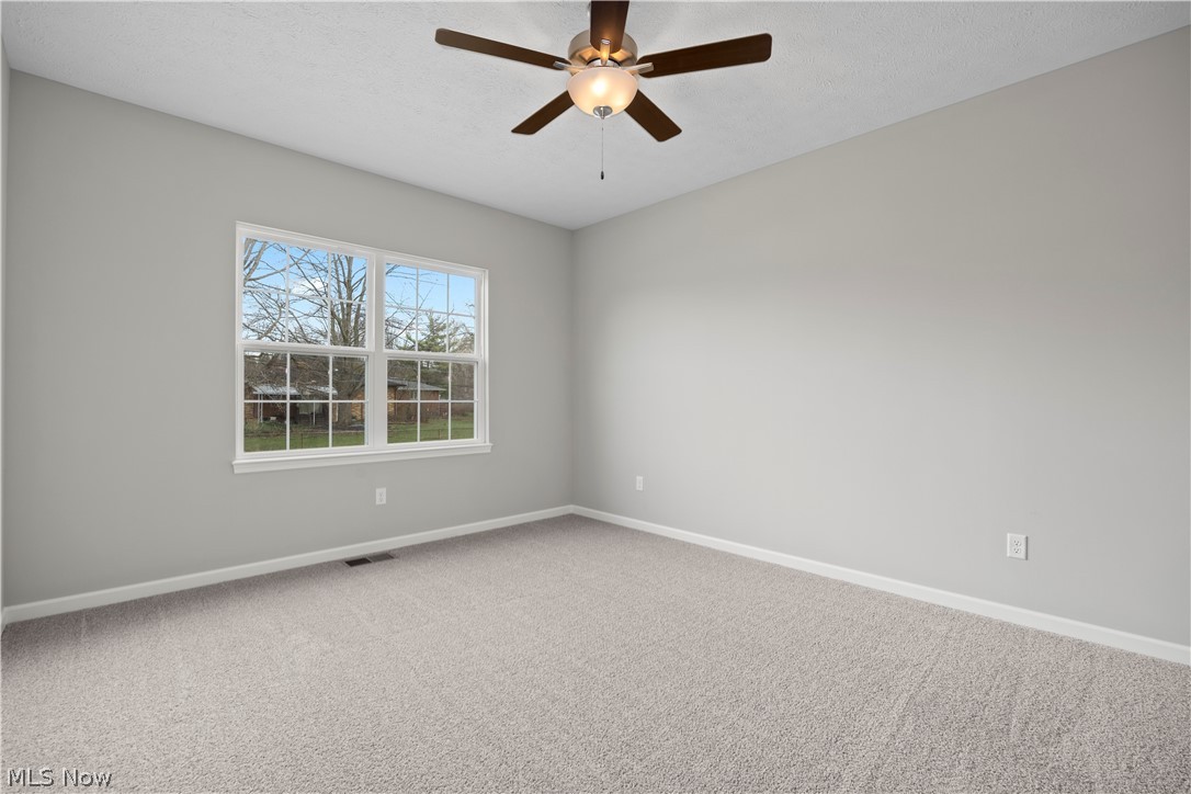 556 Eldemire Lane Elyria OH 44035