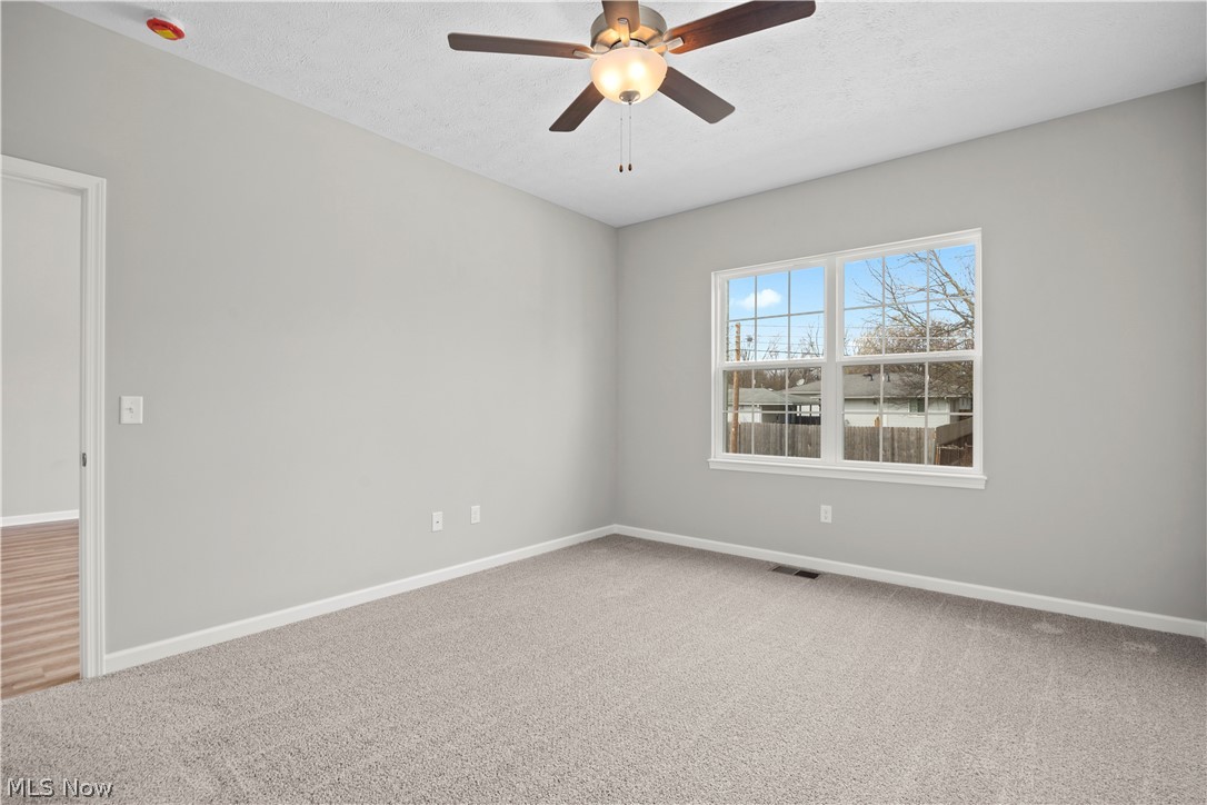 556 Eldemire Lane Elyria OH 44035