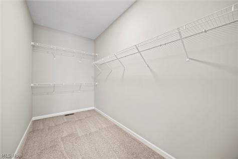 556 Eldemire Lane Elyria OH 44035