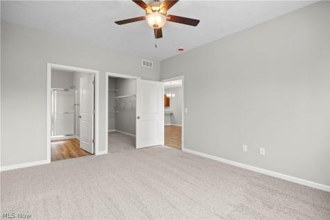556 Eldemire Lane Elyria OH 44035
