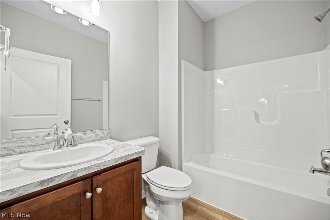 556 Eldemire Lane Elyria OH 44035