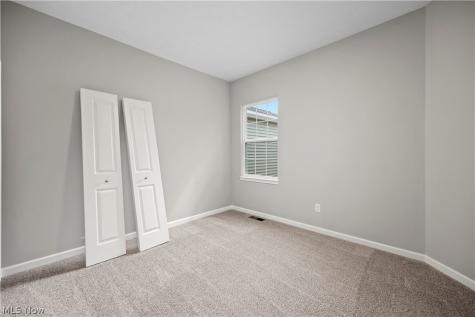 556 Eldemire Lane Elyria OH 44035