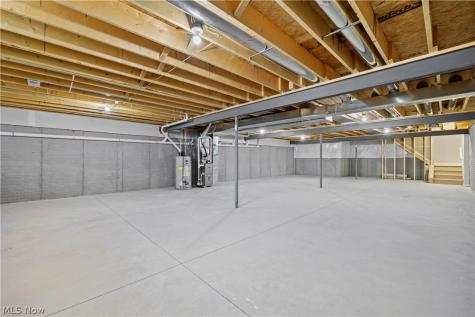 556 Eldemire Lane Elyria OH 44035