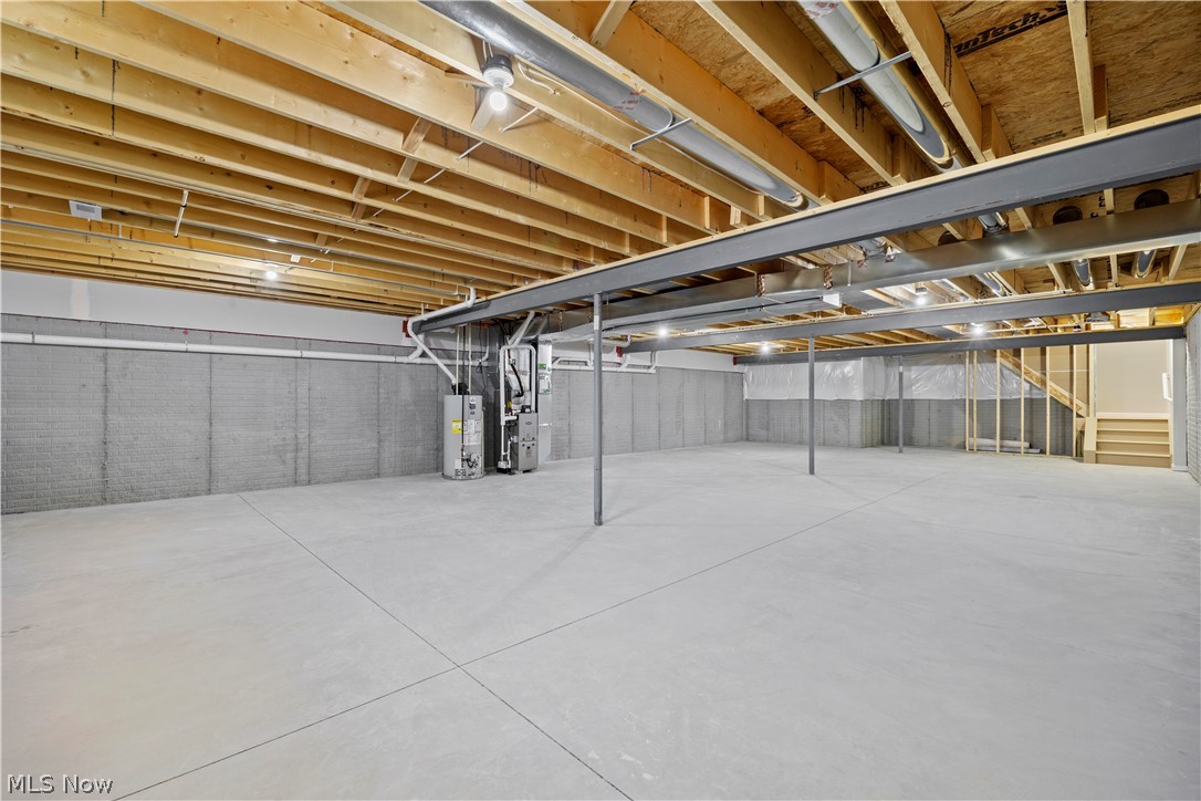 556 Eldemire Lane Elyria OH 44035