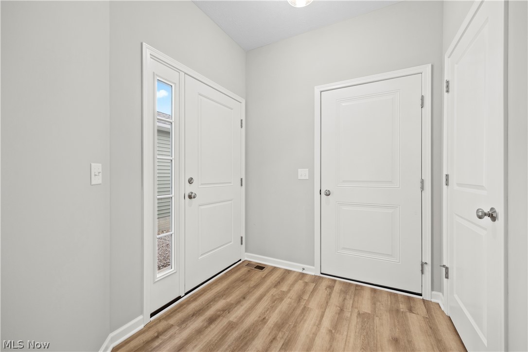 556 Eldemire Lane Elyria OH 44035