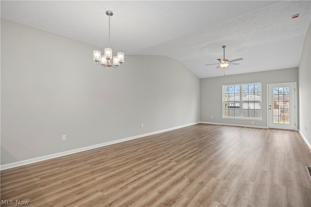 556 Eldemire Lane Elyria OH 44035