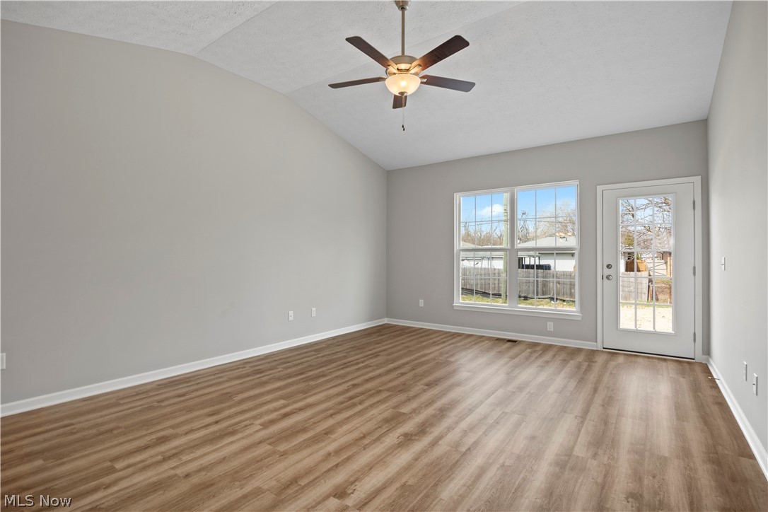 556 Eldemire Lane Elyria OH 44035