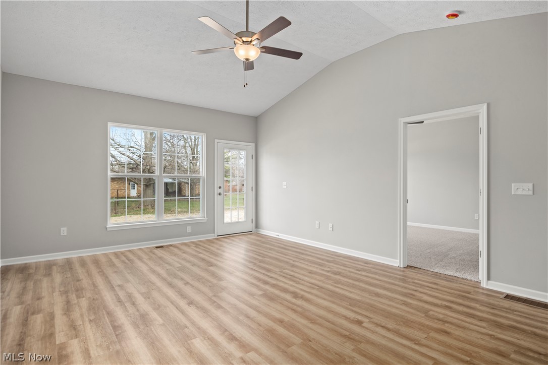 556 Eldemire Lane Elyria OH 44035