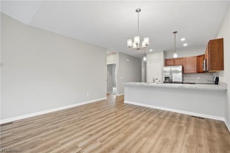 556 Eldemire Lane Elyria OH 44035