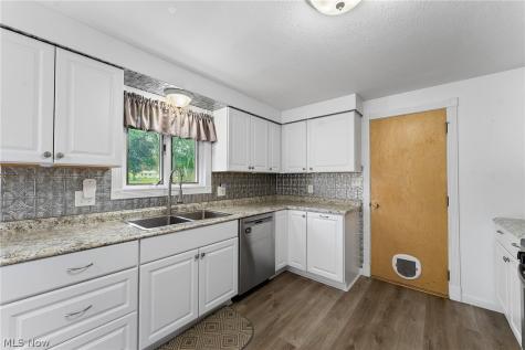 695 S 15th Street Sebring OH 44672