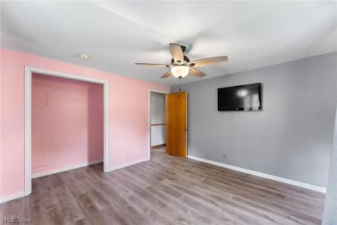 695 S 15th Street Sebring OH 44672