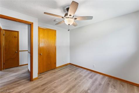 695 S 15th Street Sebring OH 44672