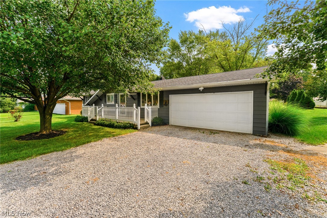 695 S 15th Street Sebring OH 44672