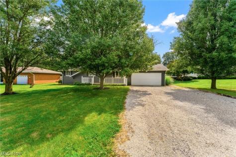 695 S 15th Street Sebring OH 44672