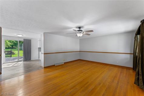695 S 15th Street Sebring OH 44672