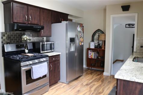 8627 Big Creek Parkway Strongsville OH 44149