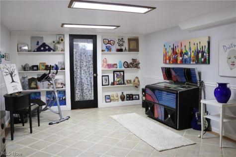 8627 Big Creek Parkway Strongsville OH 44149