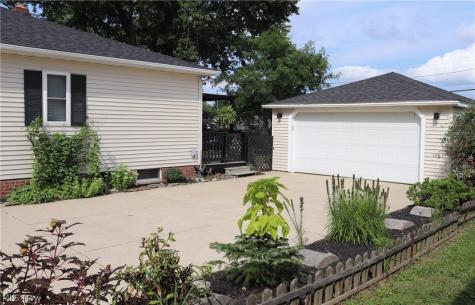 8627 Big Creek Parkway Strongsville OH 44149
