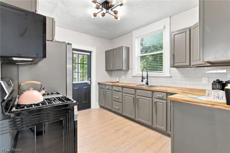 12513 Maplerow Avenue Garfield Heights OH 44105