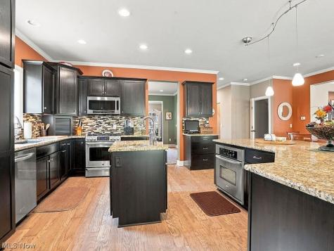 2904 Vicksburg Avenue NW Canton OH 44708