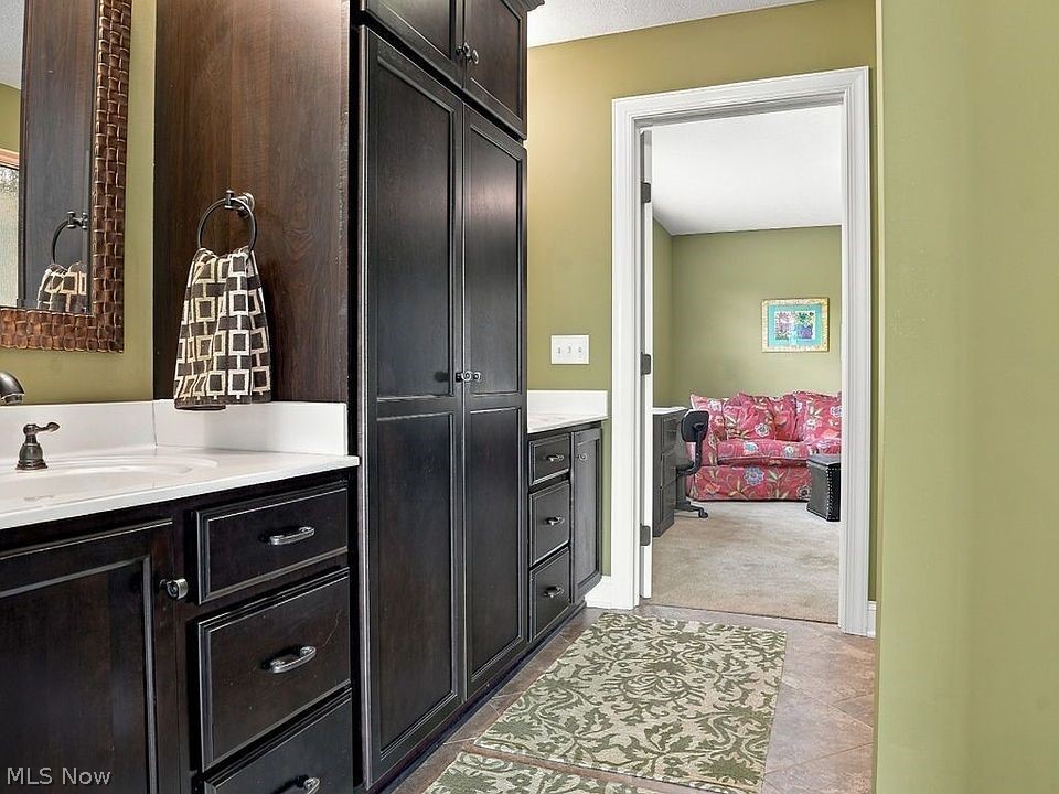 2904 Vicksburg Avenue NW Canton OH 44708