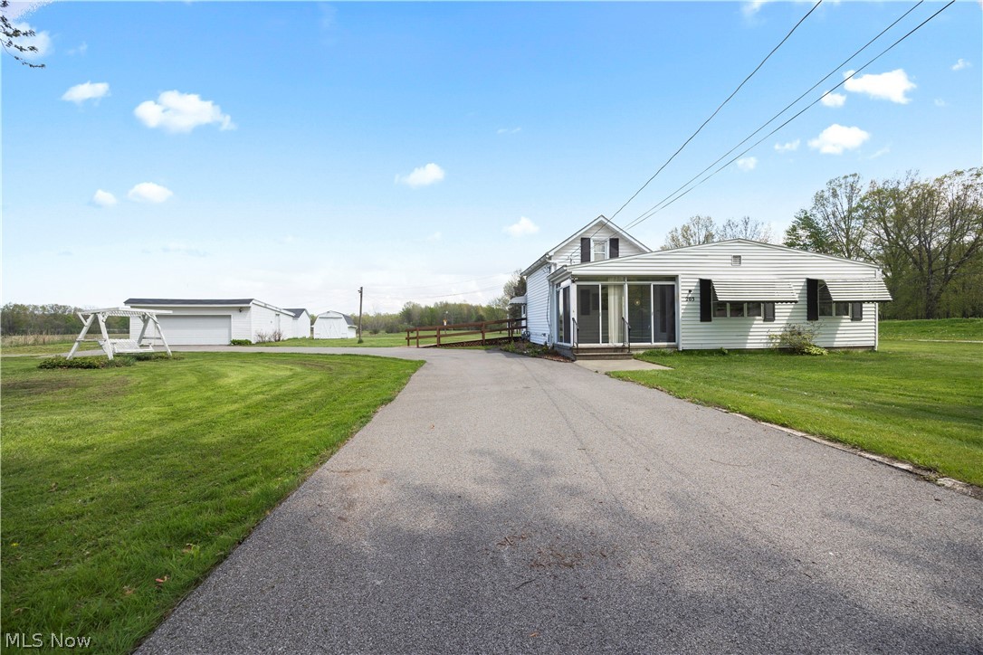 203 Annis Road South Amherst OH 44001