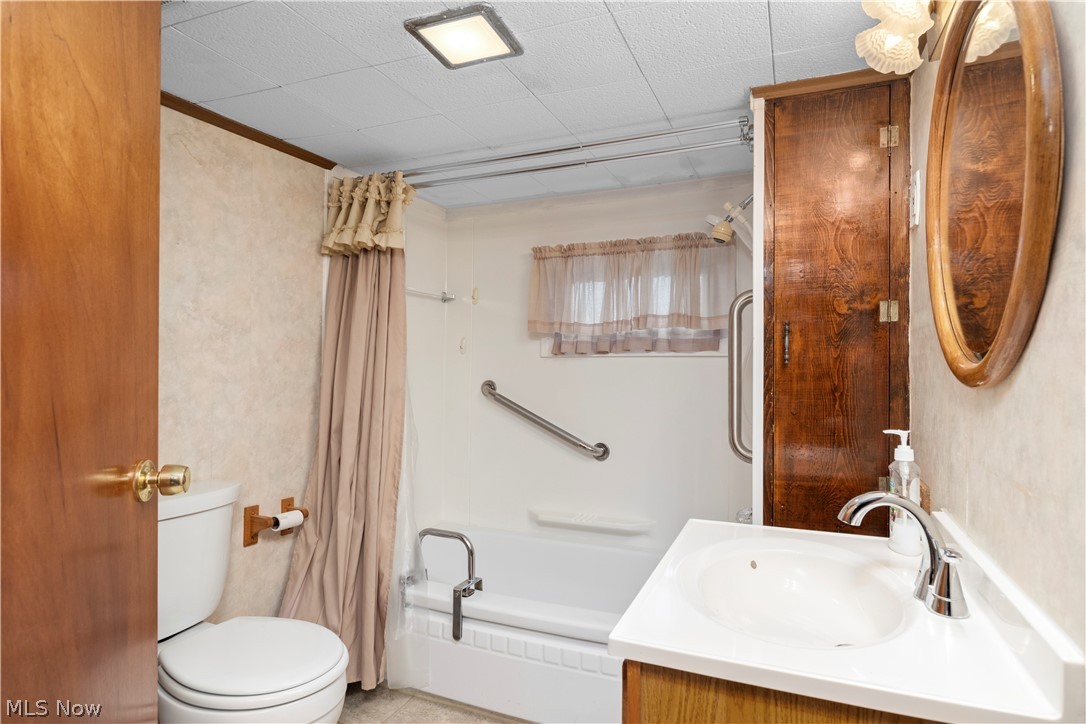 203 Annis Road South Amherst OH 44001