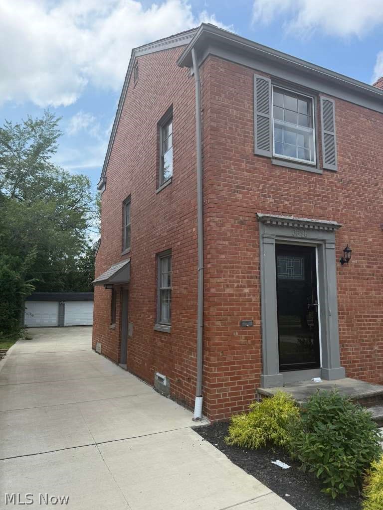 3698 Strandhill Road Shaker Heights OH 44122