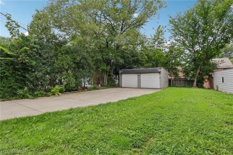 3698 Strandhill Road Shaker Heights OH 44122