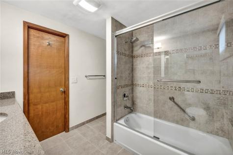 1994 Aldersgate Drive Lyndhurst OH 44124